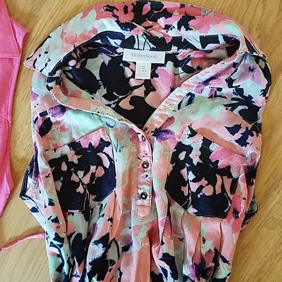 Sleeveless Maternity tops - Picture 2 of 3